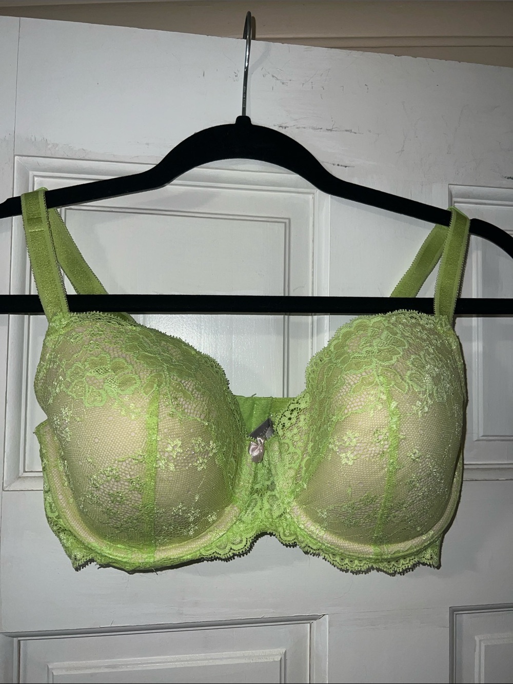 Victoria Secret - Lace Underwire Bra in Light Lime Green